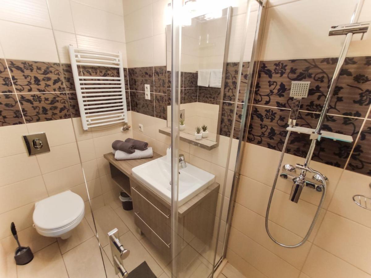 Holiday Apartman Sarvar Exterior photo