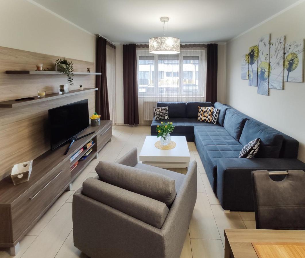 Holiday Apartman Sarvar Exterior photo