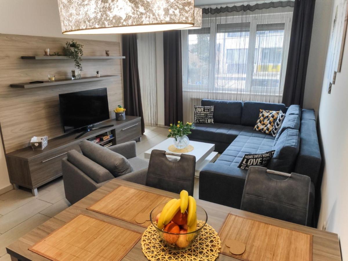 Holiday Apartman Sarvar Exterior photo