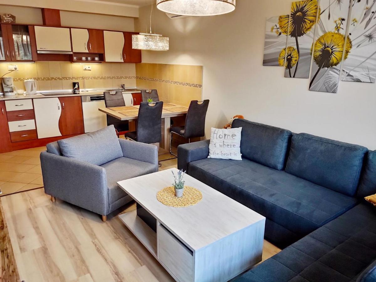 Holiday Apartman Sarvar Exterior photo