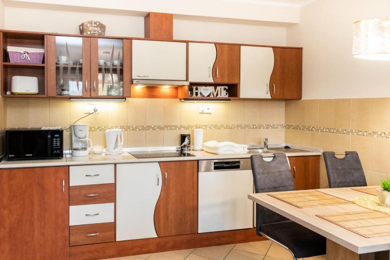 Holiday Apartman Sarvar Exterior photo